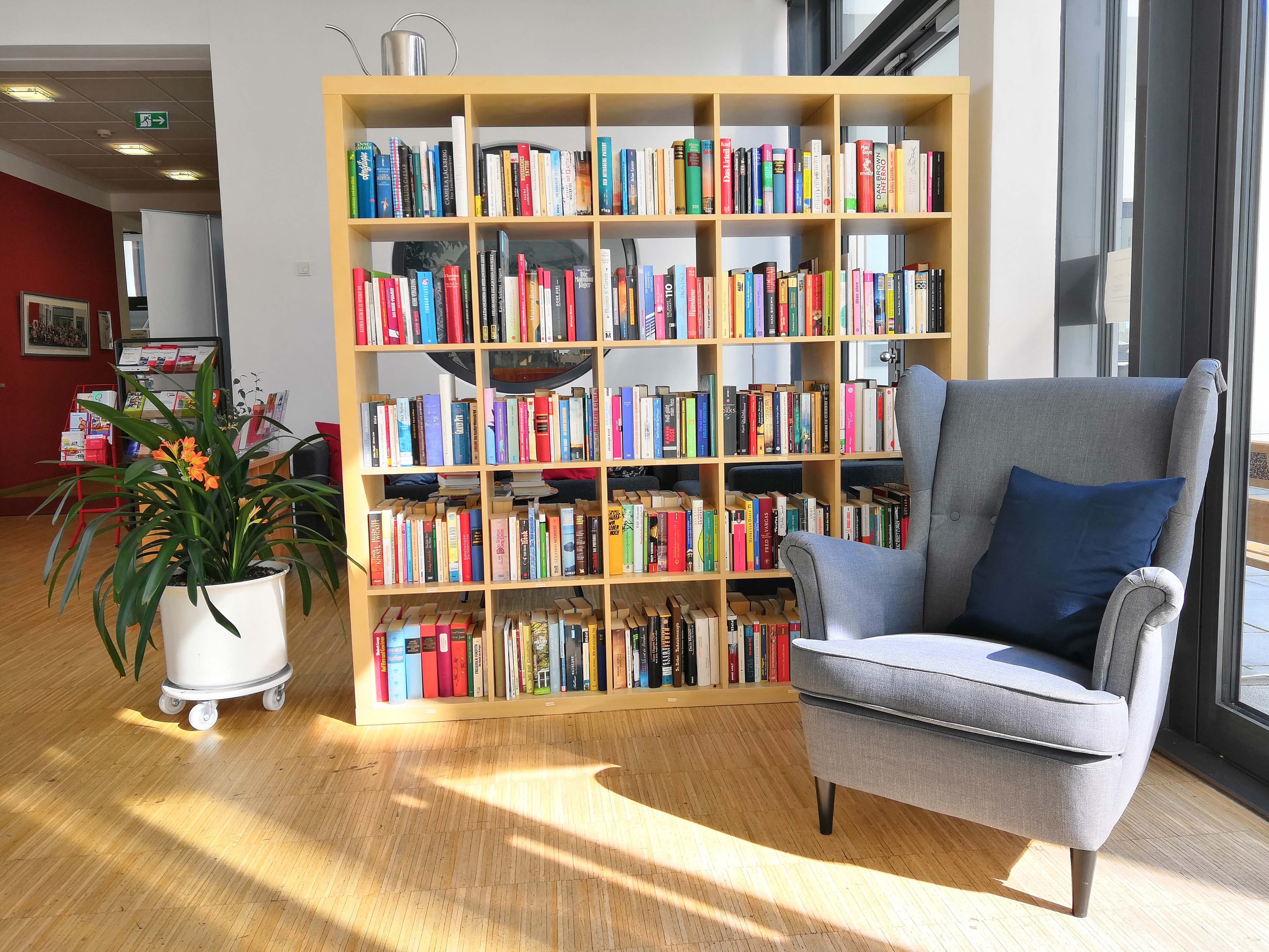 Atempause in Landshut: Literarische Lesestunde mit Birgit Schönberger