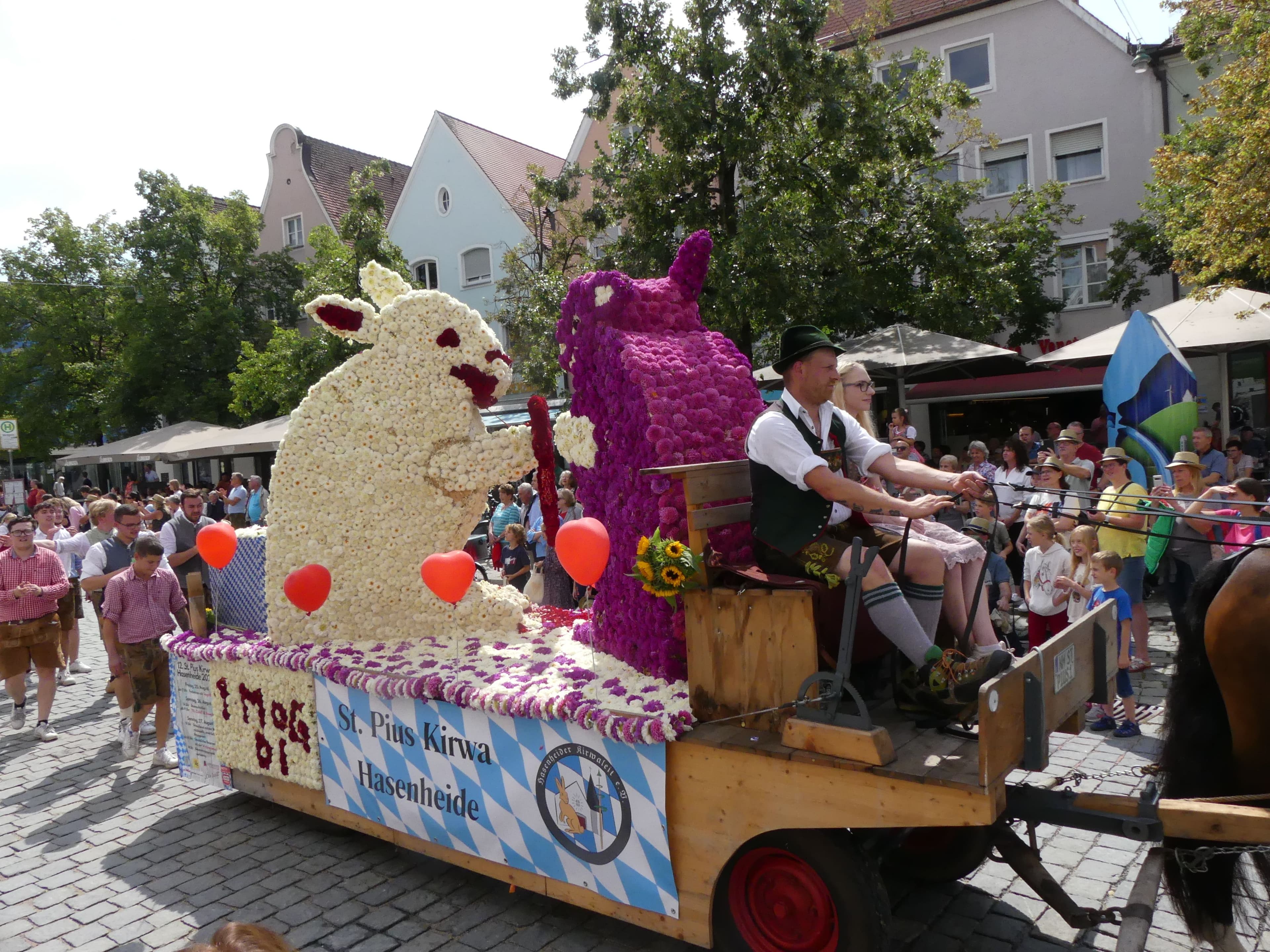 Bunte Blumenwägen erblühen beim JURA-Volksfest