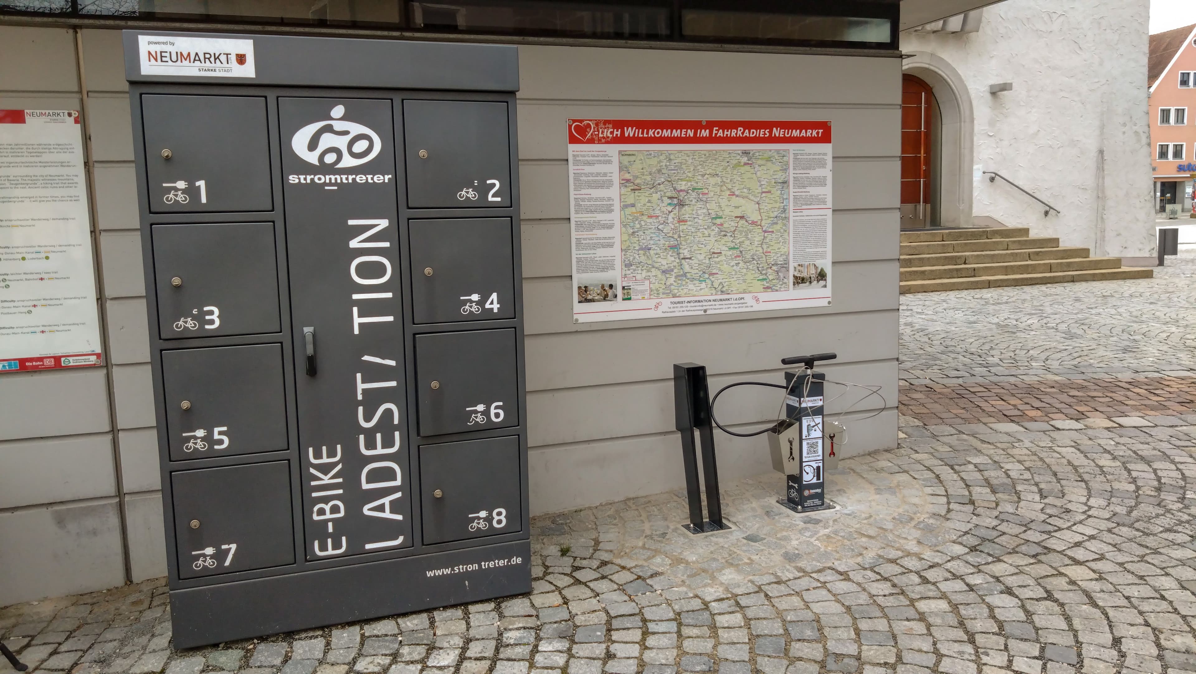 Neue Fahrrad-Infrastruktur am Neumarkter Rathaus