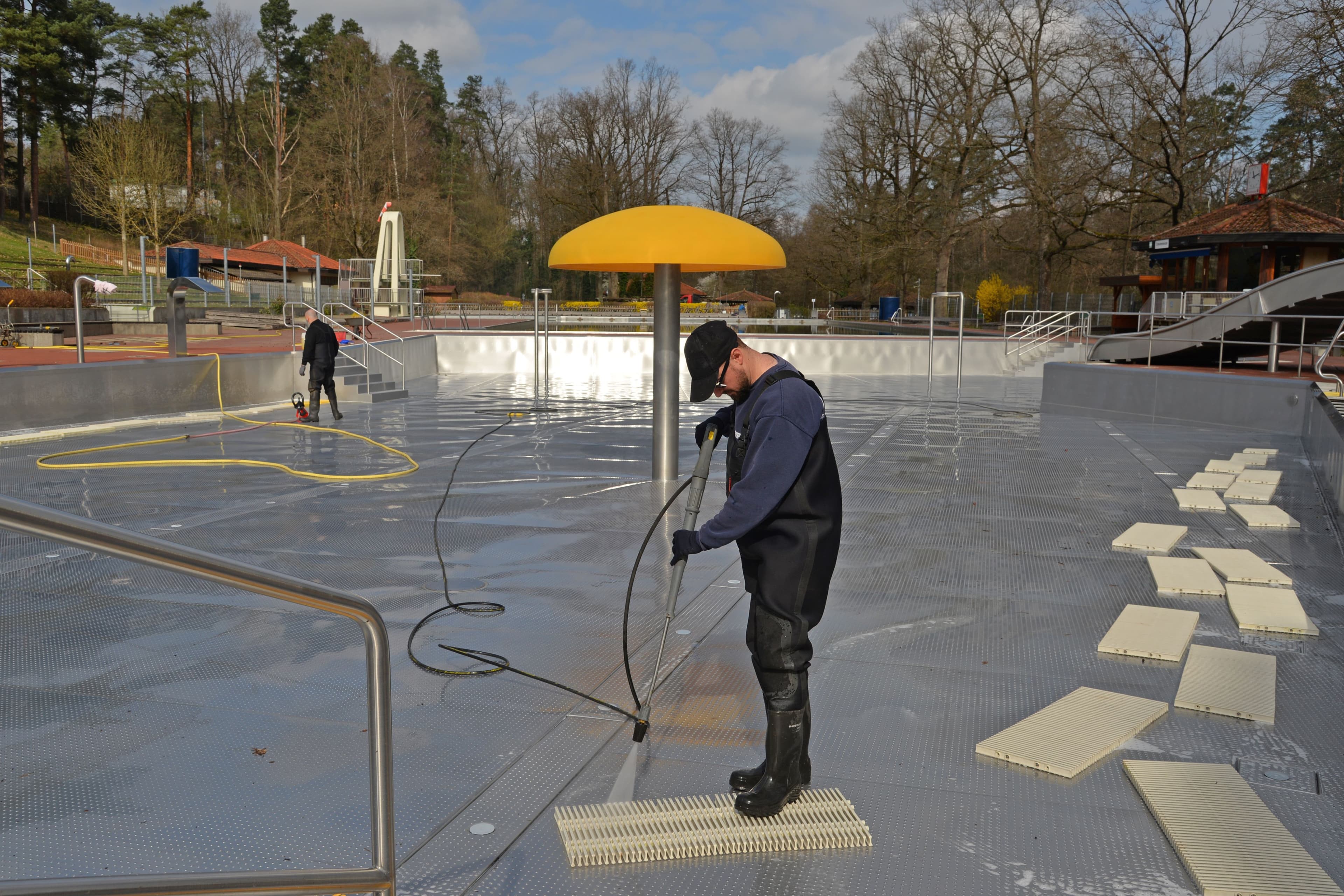 Vorbereitungen für Badesaison 2024 im Laufer Freibad