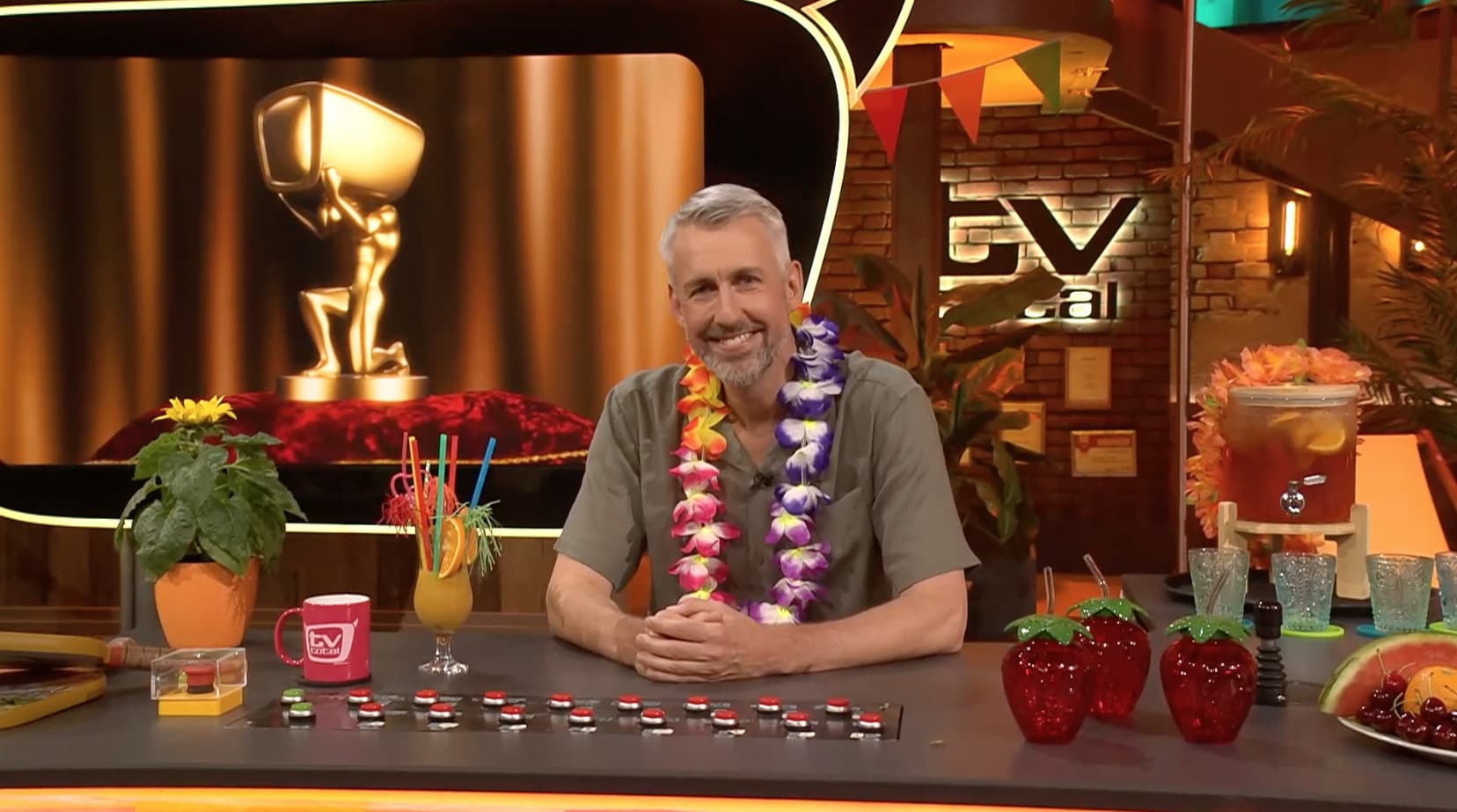 Sommer. Sonne. Pufpaff. "TV total" kommt am Dienstag mit einer Sommer-Edition zurück auf ProSieben