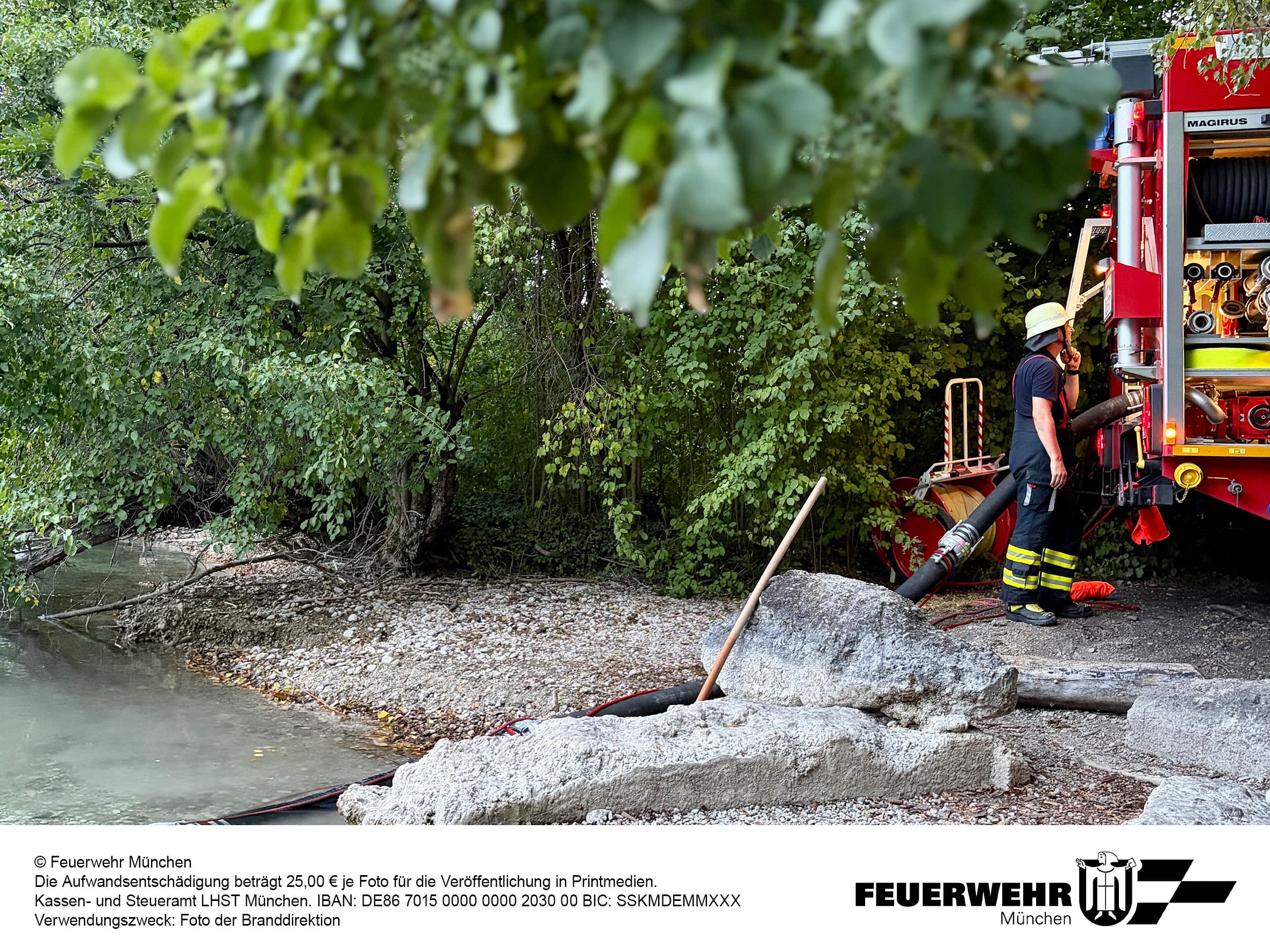 FW-M: Freiwillige Feuerwehr rettet Fische in nahezu ausgetrocknetem Weiher (Langwied)