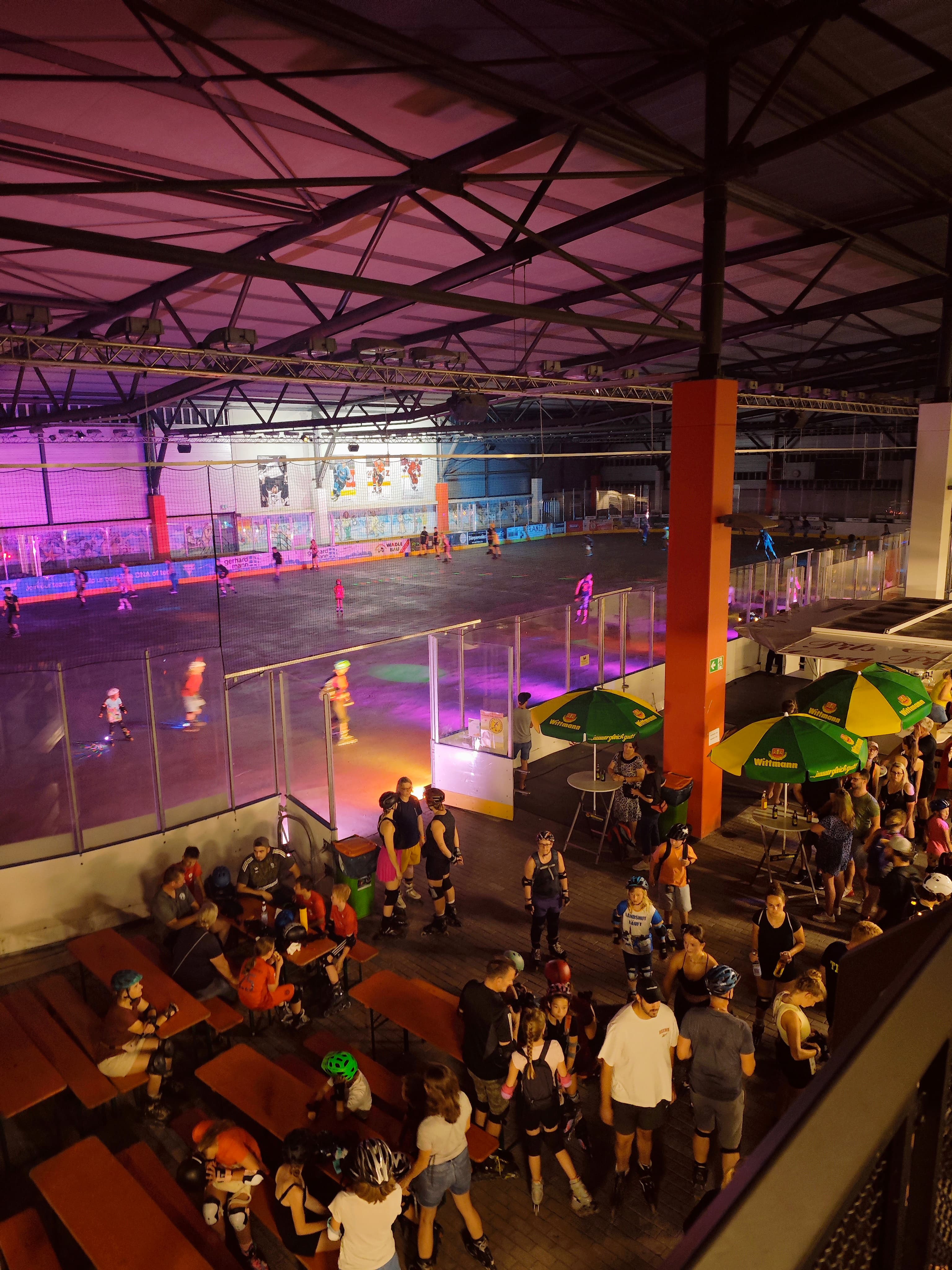 Im Anschluss an die letzte Bladenight in diesem Jahr steigt in der Eishalle 2 die Abschlussparty. #### Anhang: pm_bladenight_august_0308.pdf Rathaus der Stadt Landshut, Pressestelle, Altstadt 315, 84028 Landshut, Verfasser: Stefanie Platzek, E-Mail stefanie.platzek@landshut.de Seite 1 von 2
