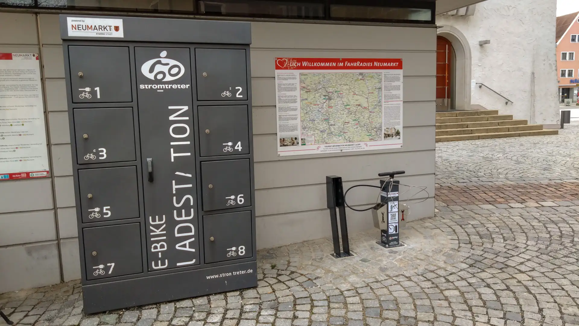 Neue Fahrrad-Infrastruktur am Neumarkter Rathaus