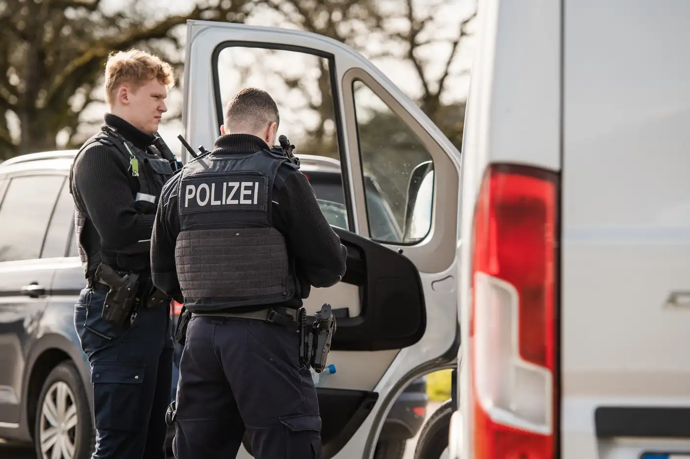 Bundespolizeidirektion München: Zurückweisungshaft statt Bierzelt/ Bundespolizei ertappt ausweislose Frau auf dem Weg zum Oktoberfest